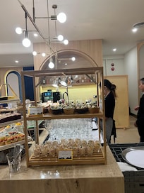 Club Access Breakfast area