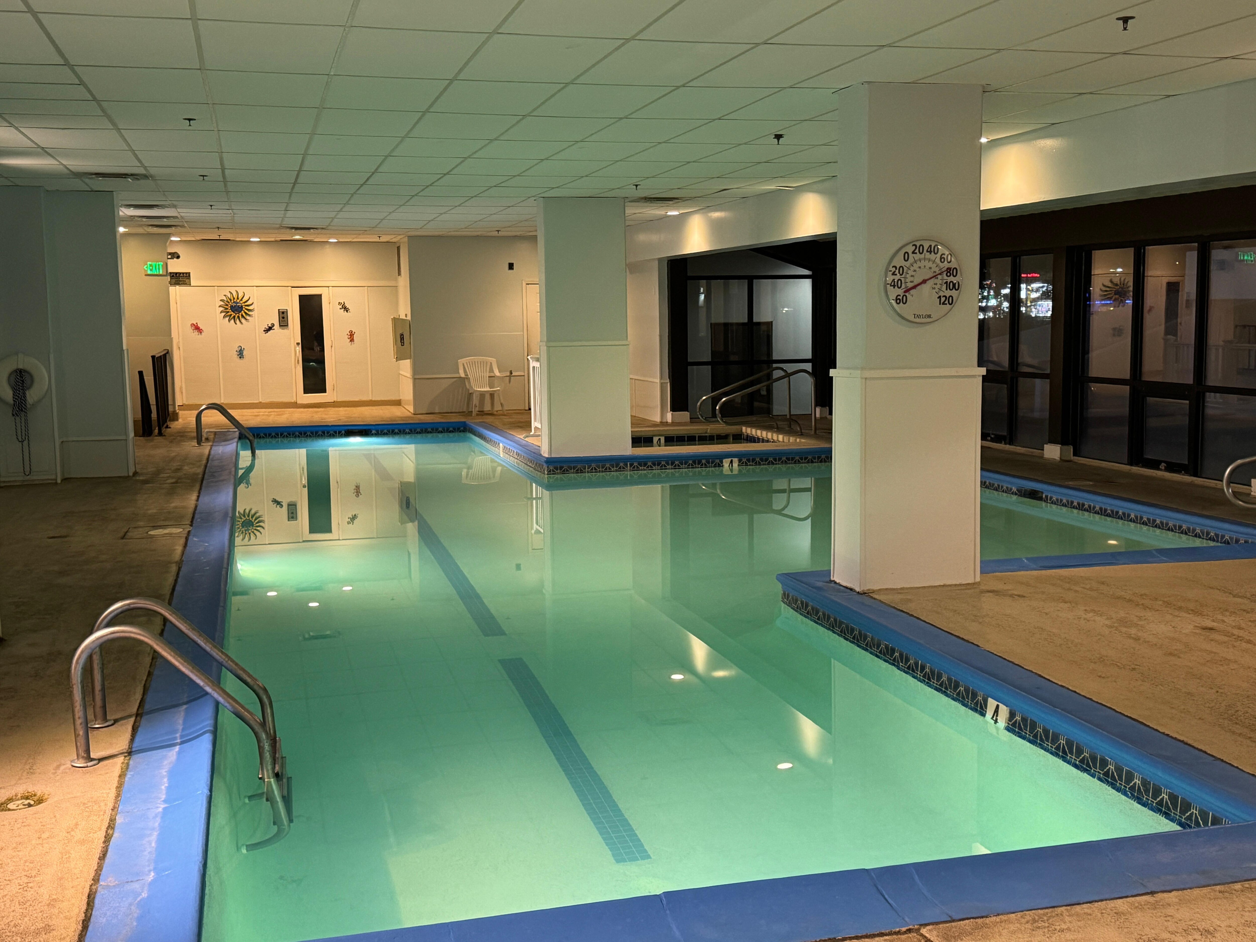 Indoor pool and jacuzzi. 