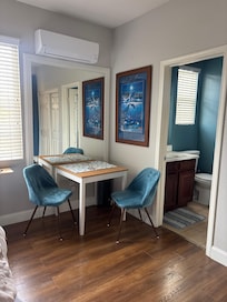 Wonderful windows to let natural light in. This was taken with all the lights off at 10:30 am.