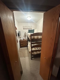 3rd bedroom (closet)