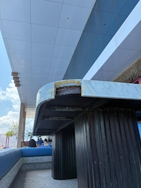 This is listed as a 5 star hotel. I beg to differ.