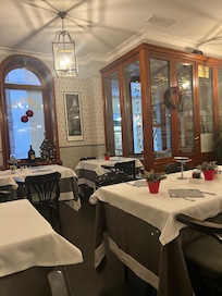 Restaurant where they have a good breakfast buffet.