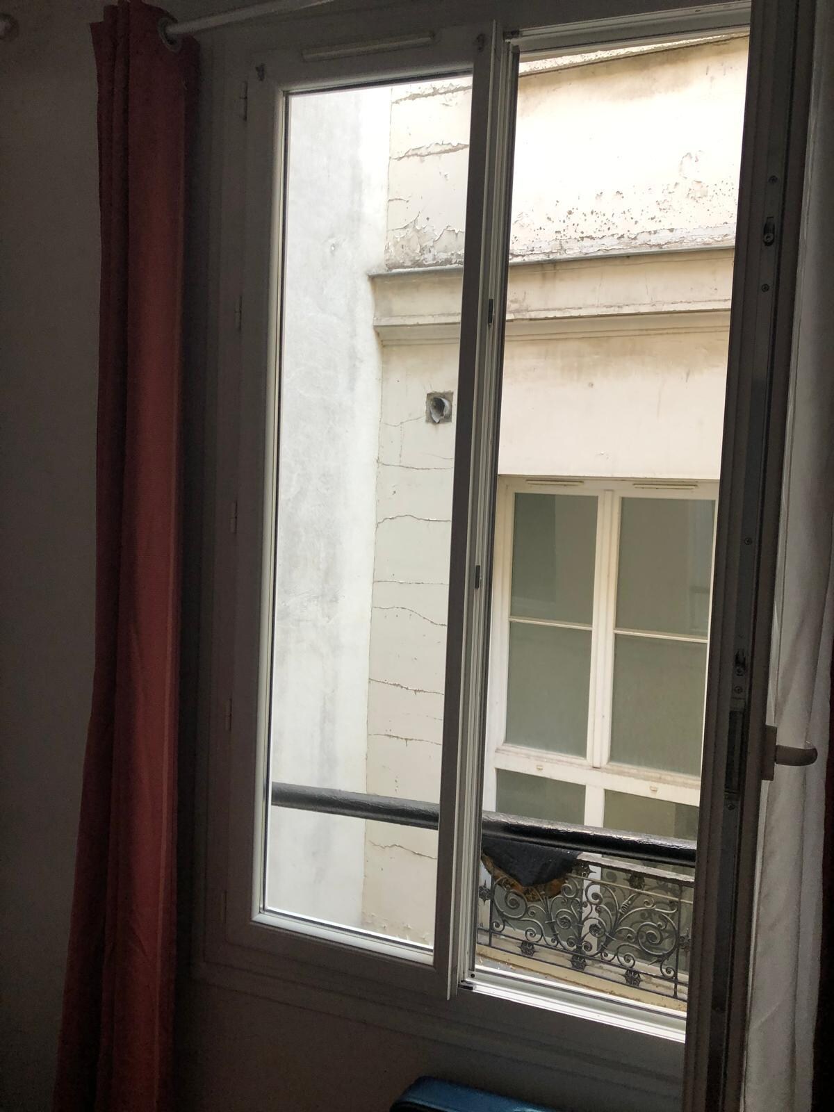 Blick in den Hinterhof zur Lüftung des Nachbar Restaurantes.