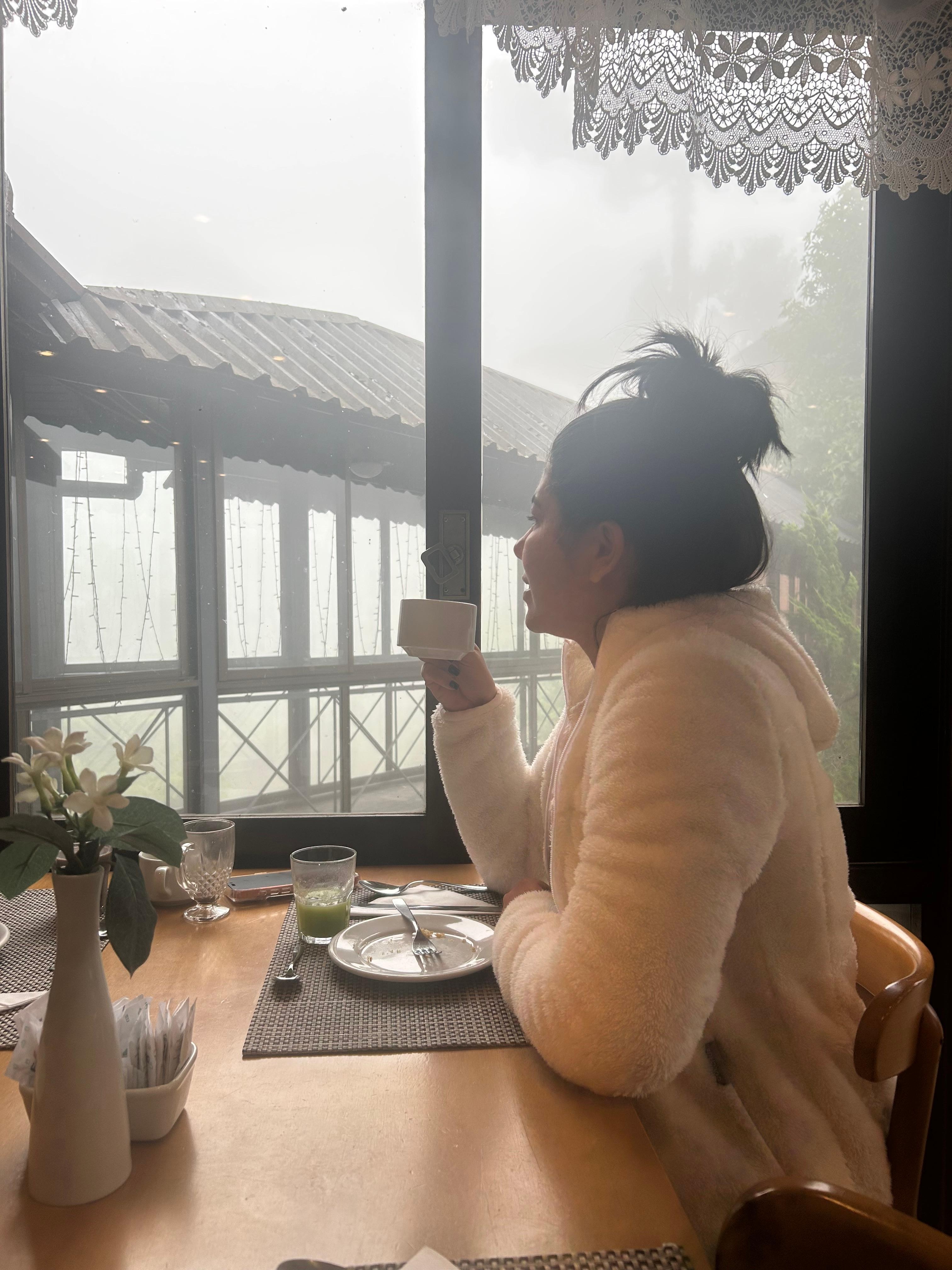 Tomando café da manhã com minha esposa 