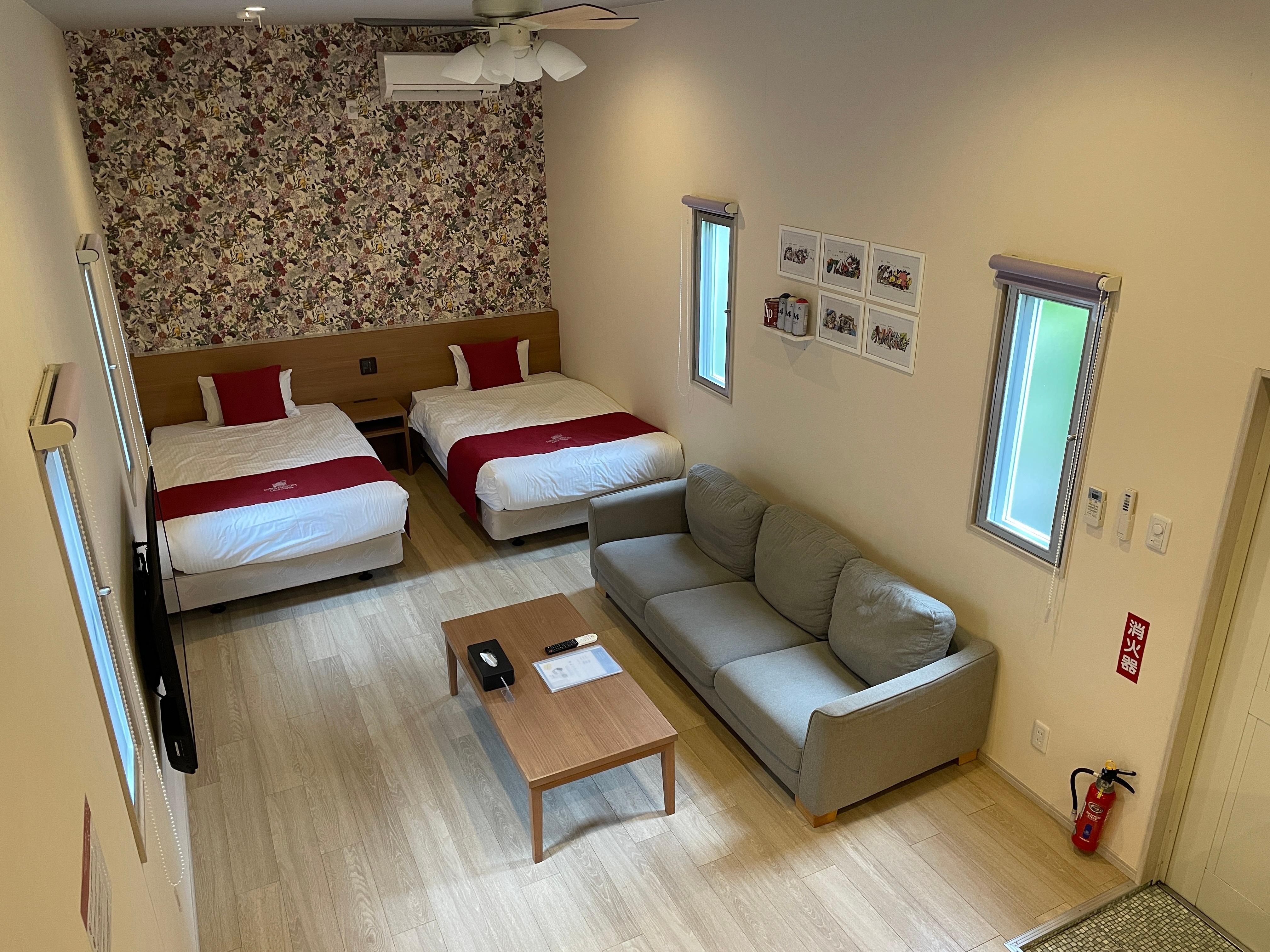 広いです。ただソファーが柔らかめで長時間座ってると腰が痛くなりました