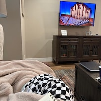 Cozy blankets and ample seating in the family room of the kitchen. Great internet connection.