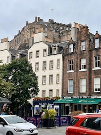 Out the front door and a 15 minute walk to Edinburgh Castle.