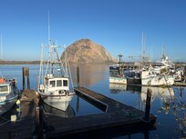 Walking distance to the bay