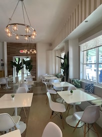 Main lobby / breakfast area