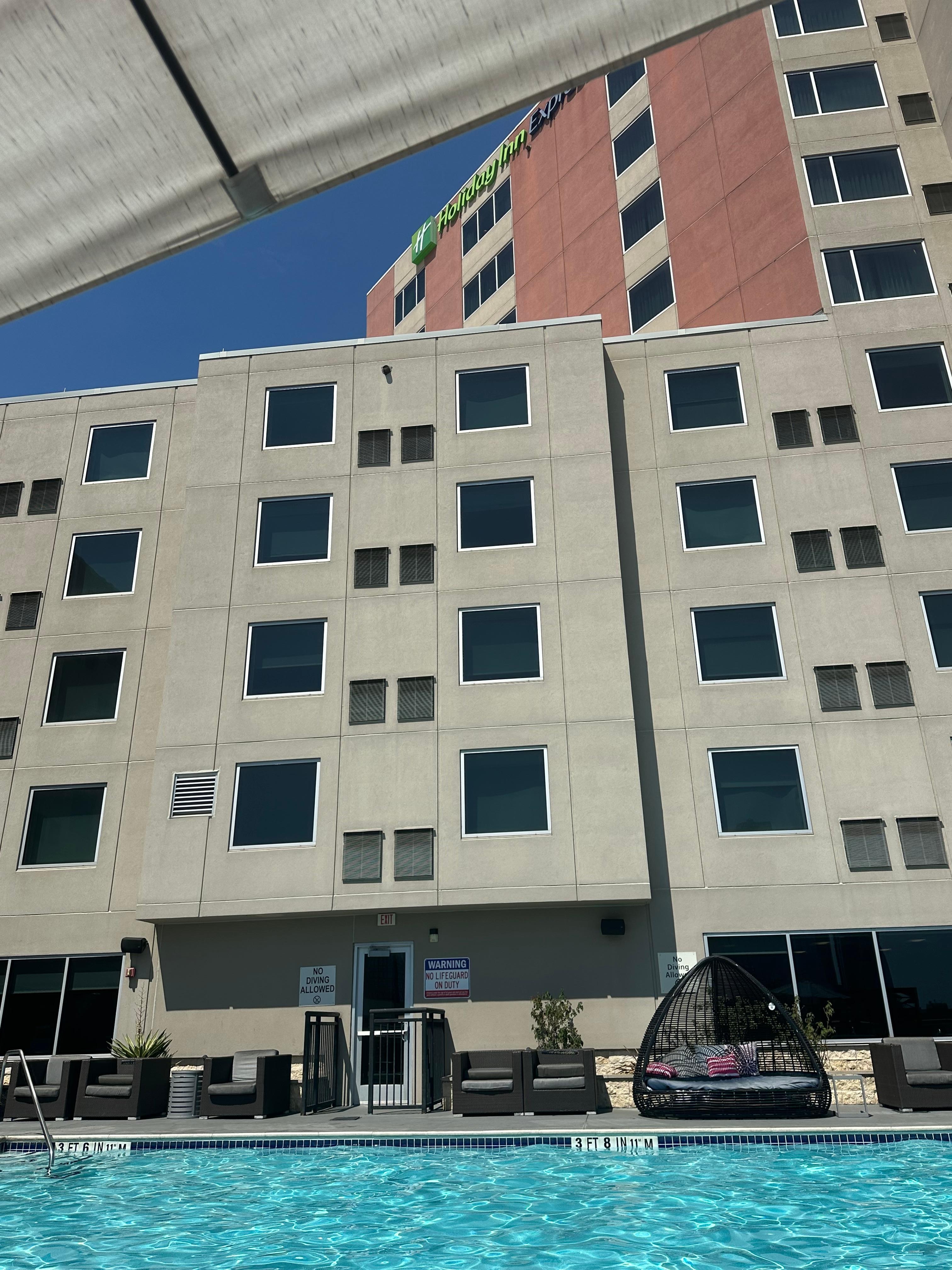 Pool area, so beautiful! 