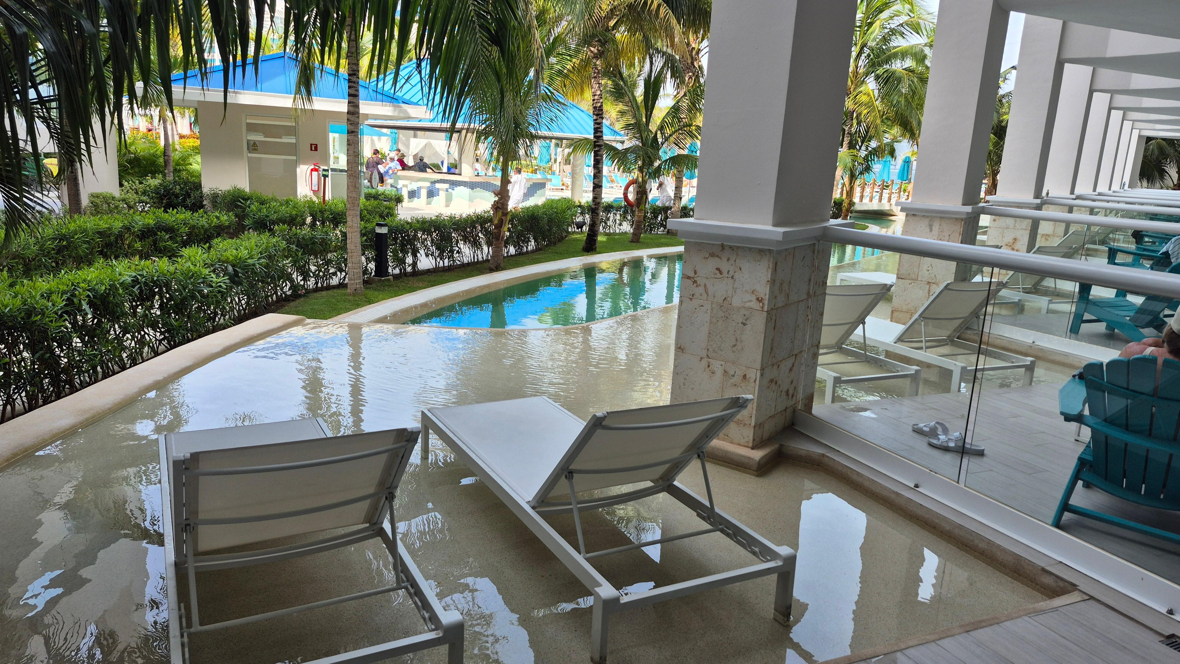 Swim up room view