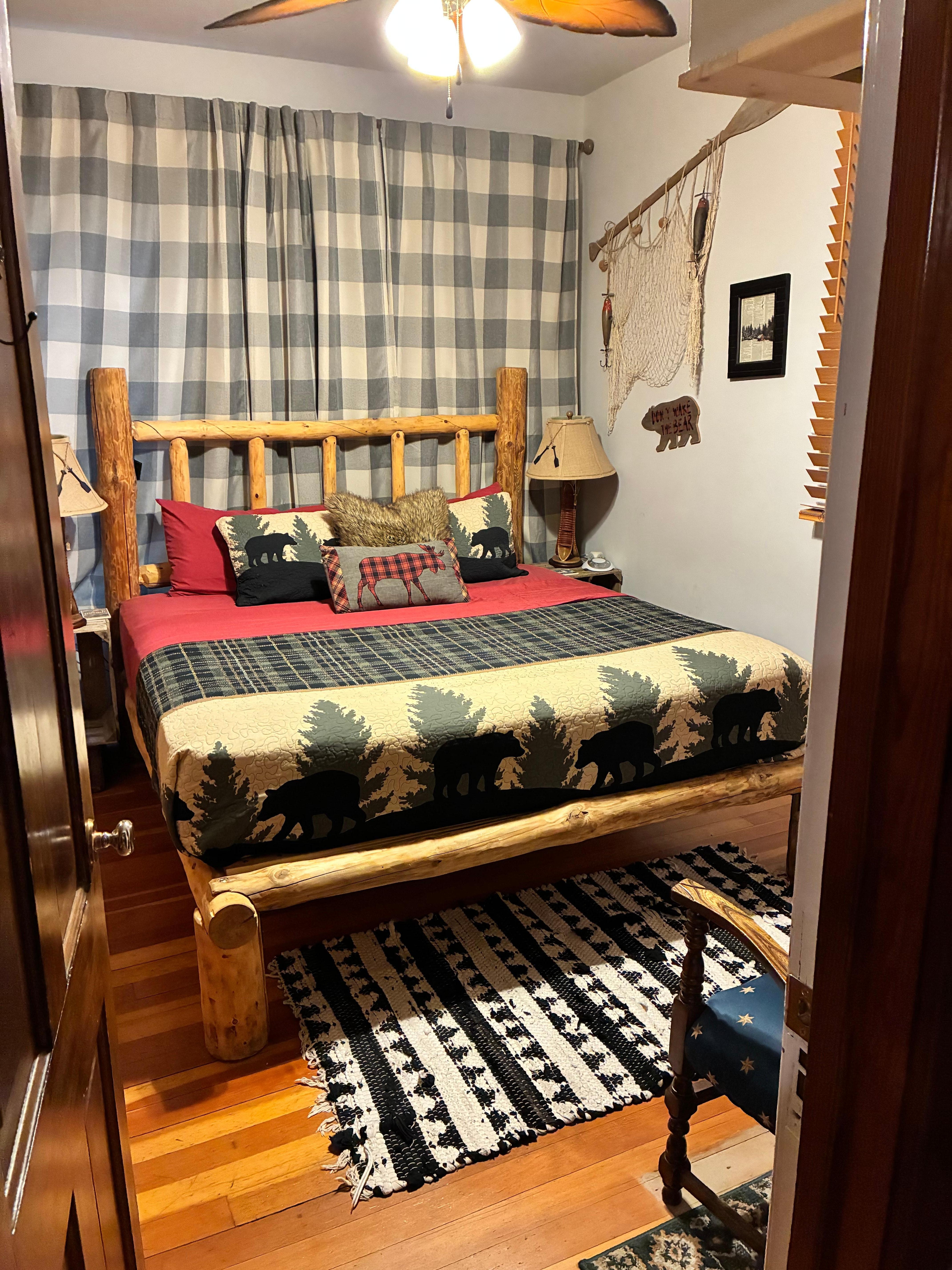 Bedroom with king size bed