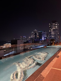 夜景が綺麗 温水プール