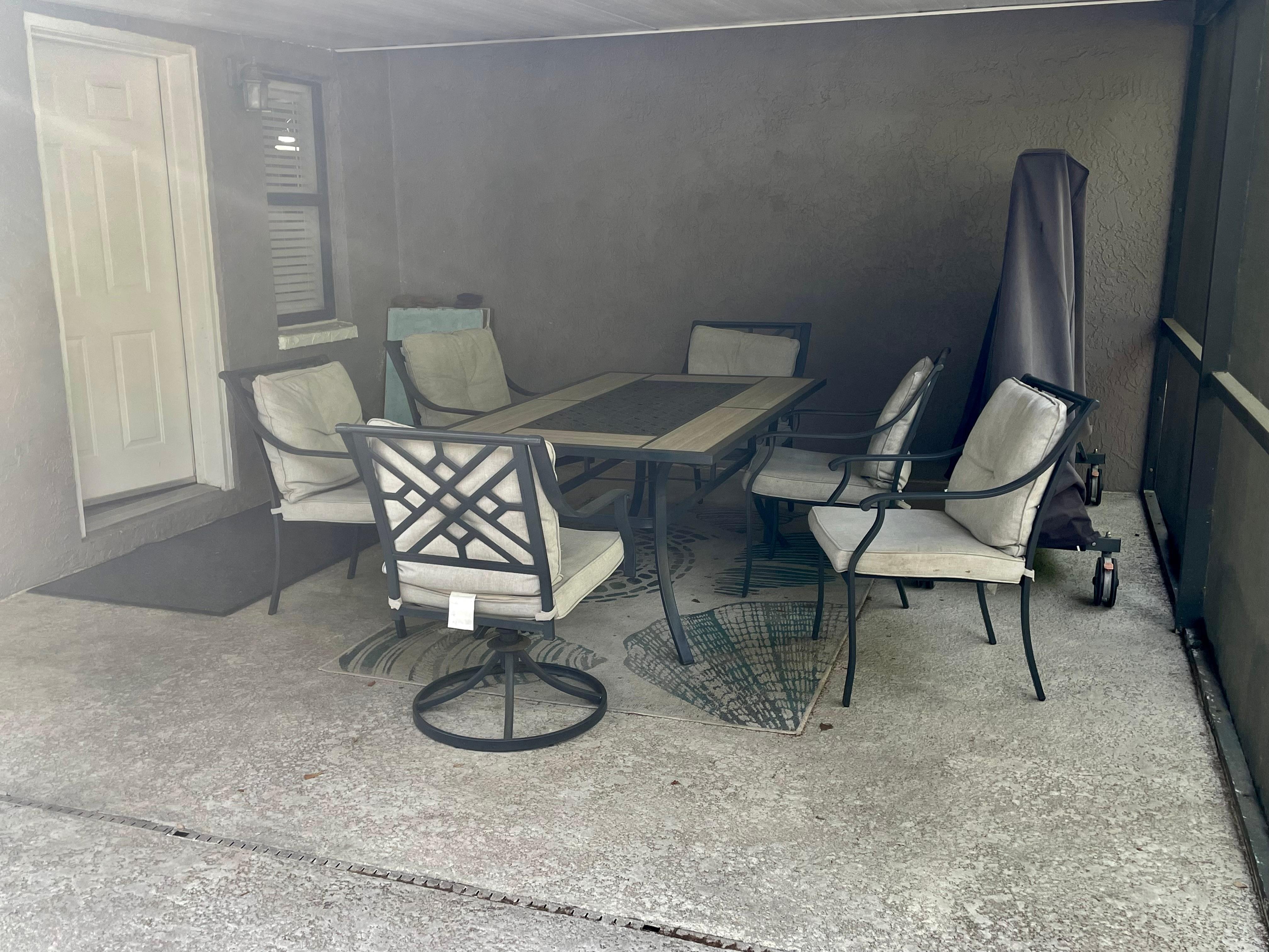 Dirty and depressing outdoor dining area.