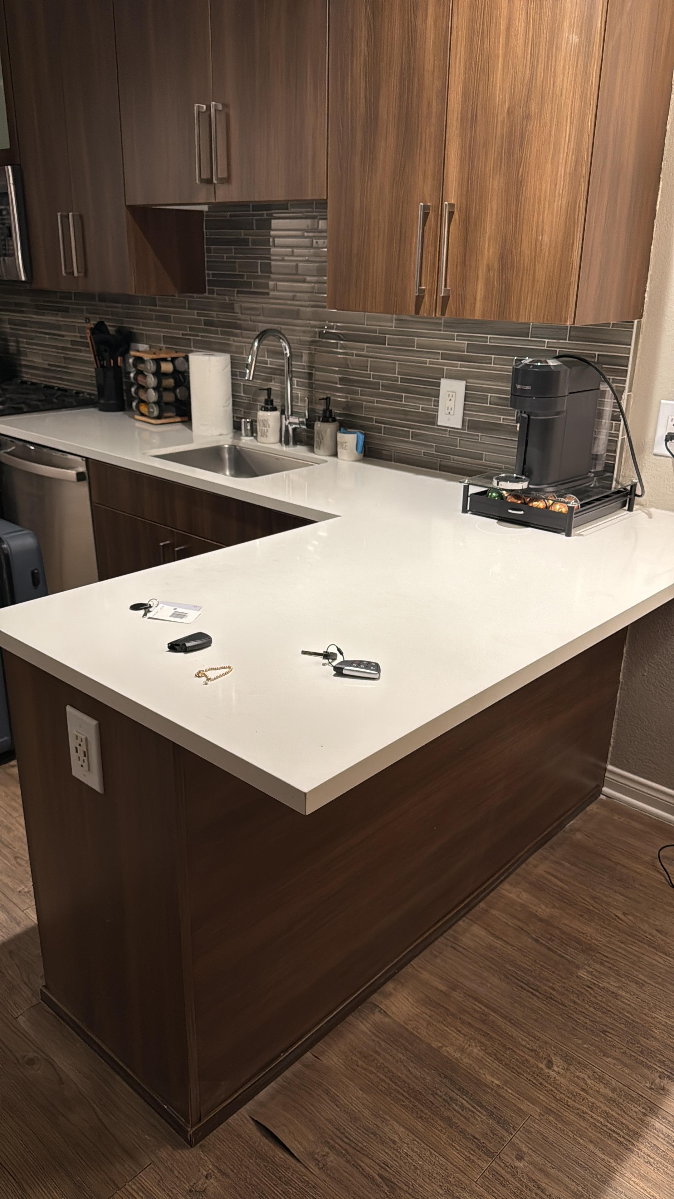 Smaller kitchen with loose floor