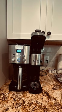 Coffeemaker for both pods and drip use