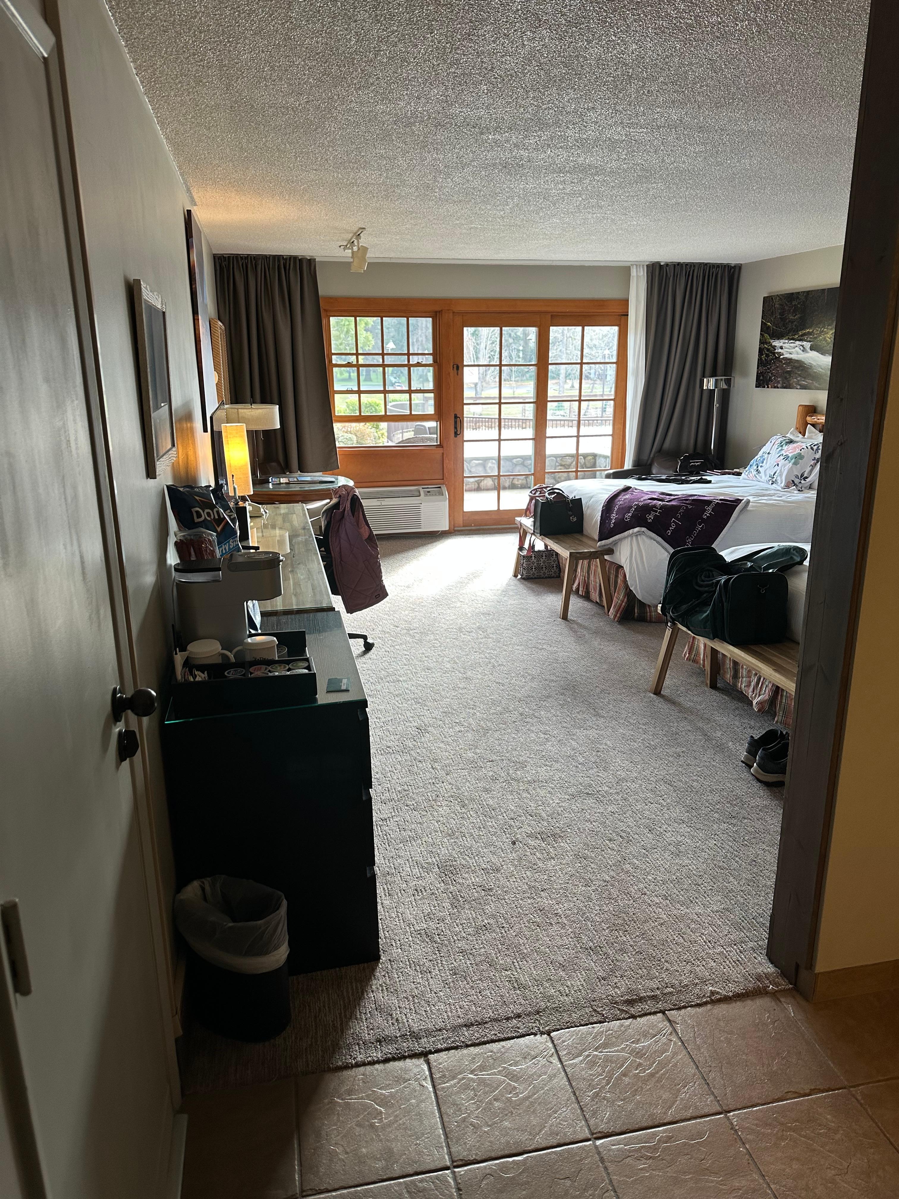 2 Queen beds & a river view