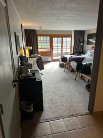 2 Queen beds & a river view