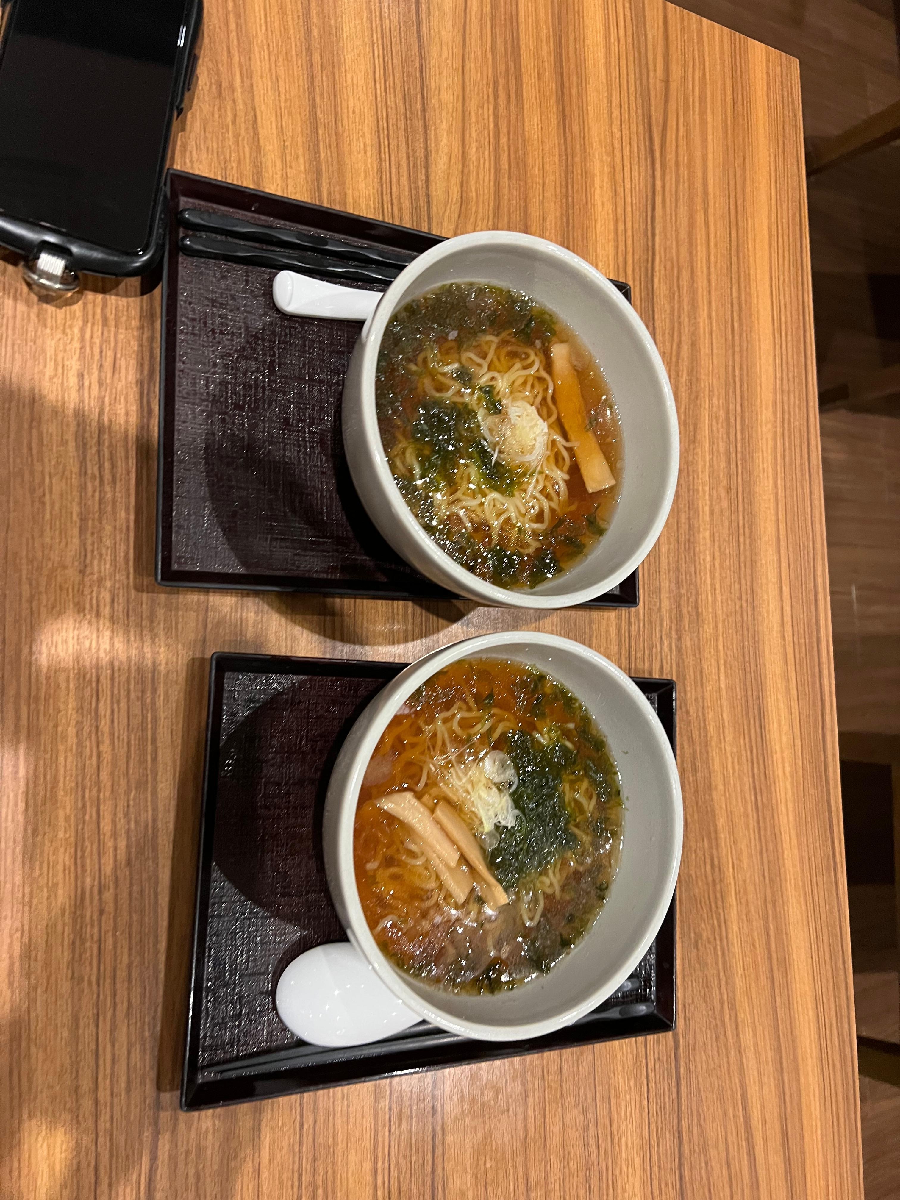 サービス夜鳴きそば麺Wの大盛りもOK美味しい醤油ラーメンでした