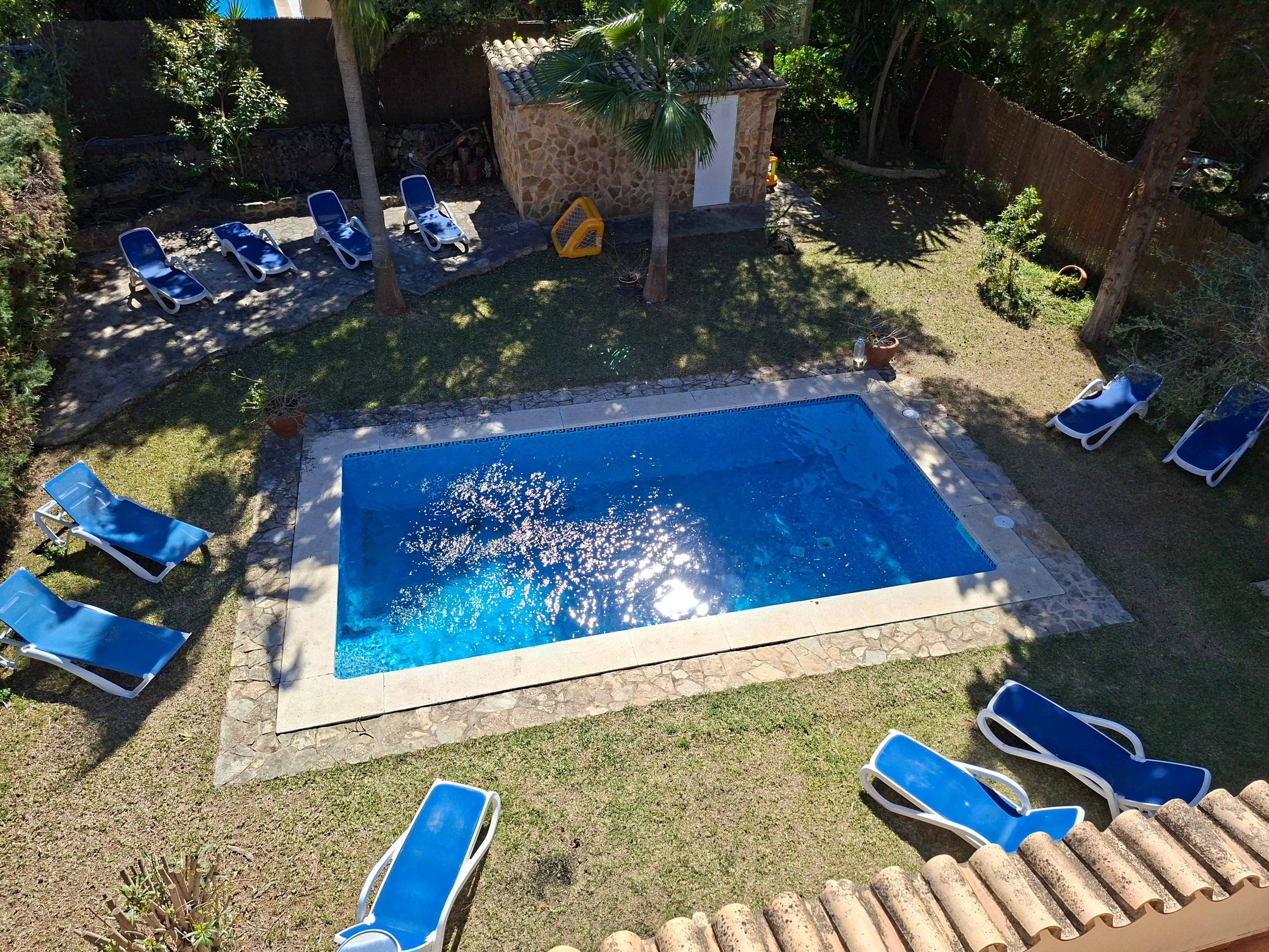 Gemütlicher Poolbereich. Pool war Anfang April natürlich noch sehr kühl.