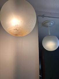 Gross lights in the bathroom