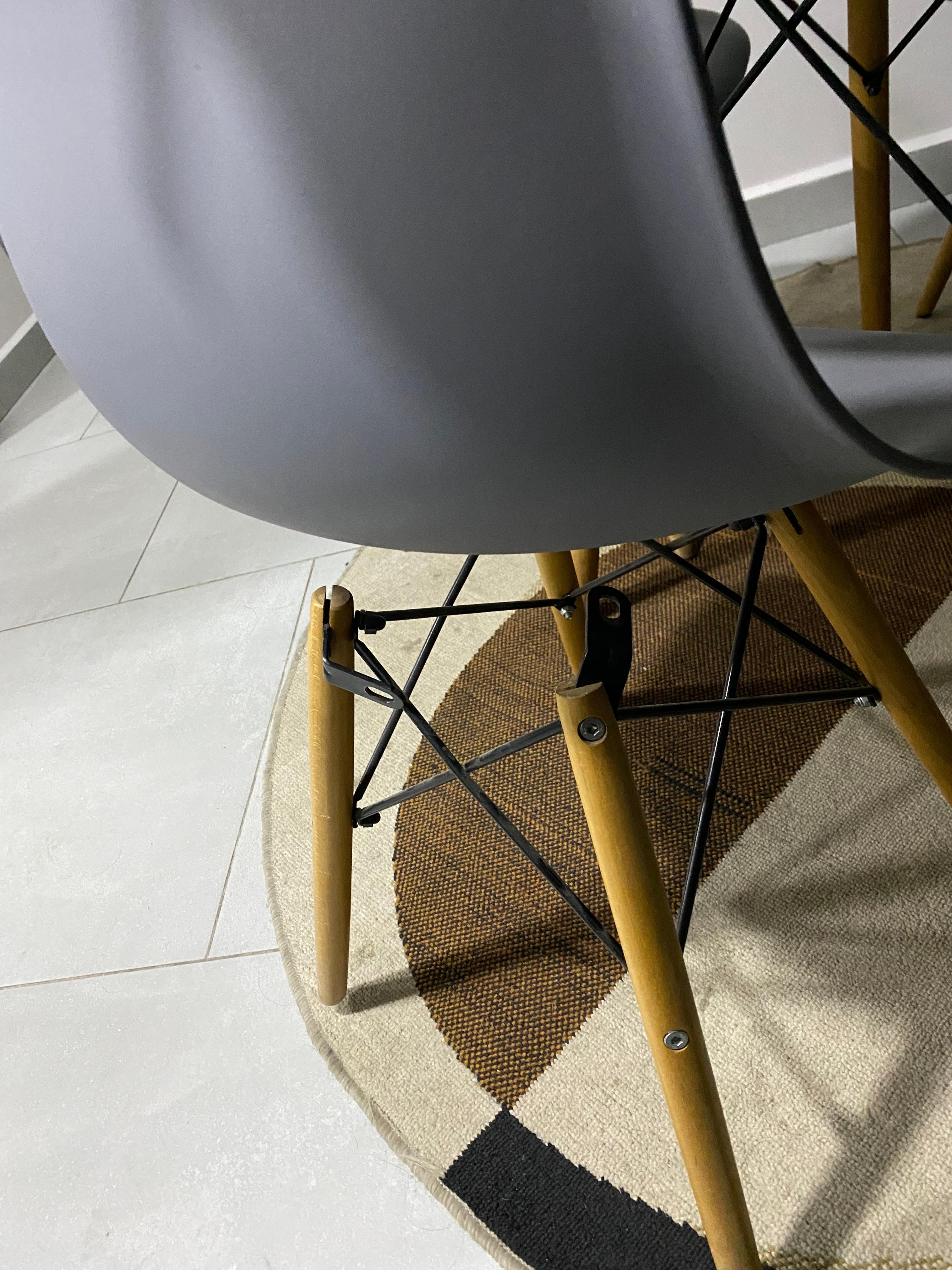 Broken chair, missing two screws