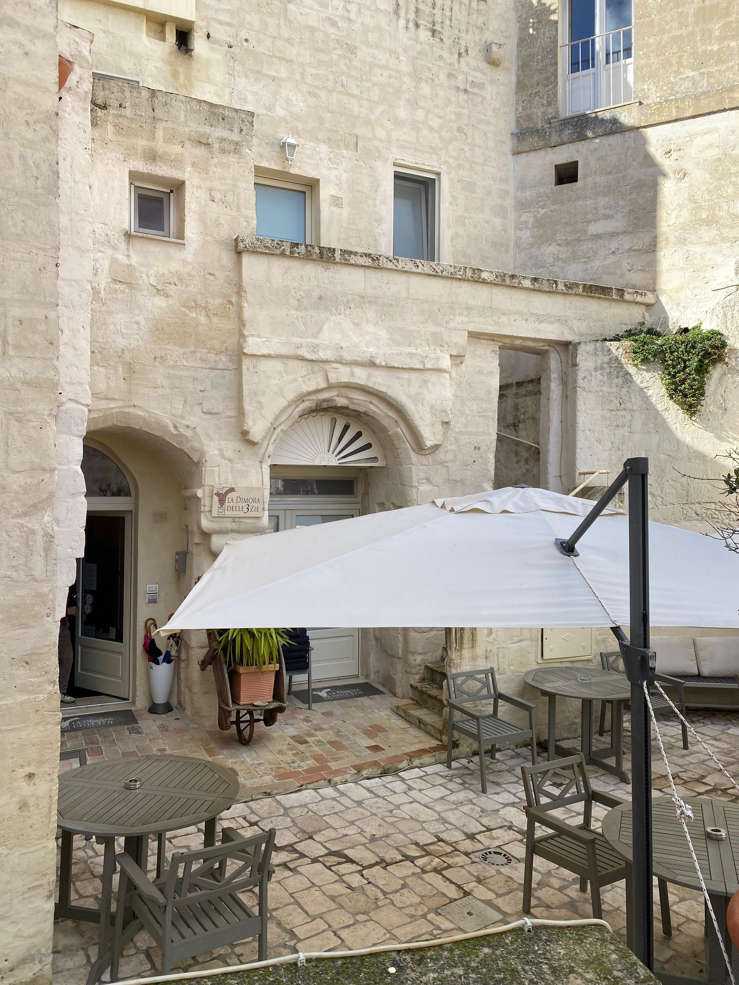 Entrada al establecimiento