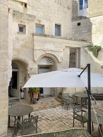 Entrada al establecimiento