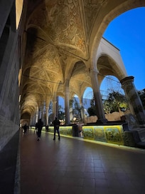 Arrivati alle 15,00 in struttura, via per il tour: Monastero di Santa Chiara di sera