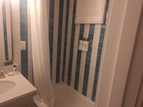 Bathtub with window