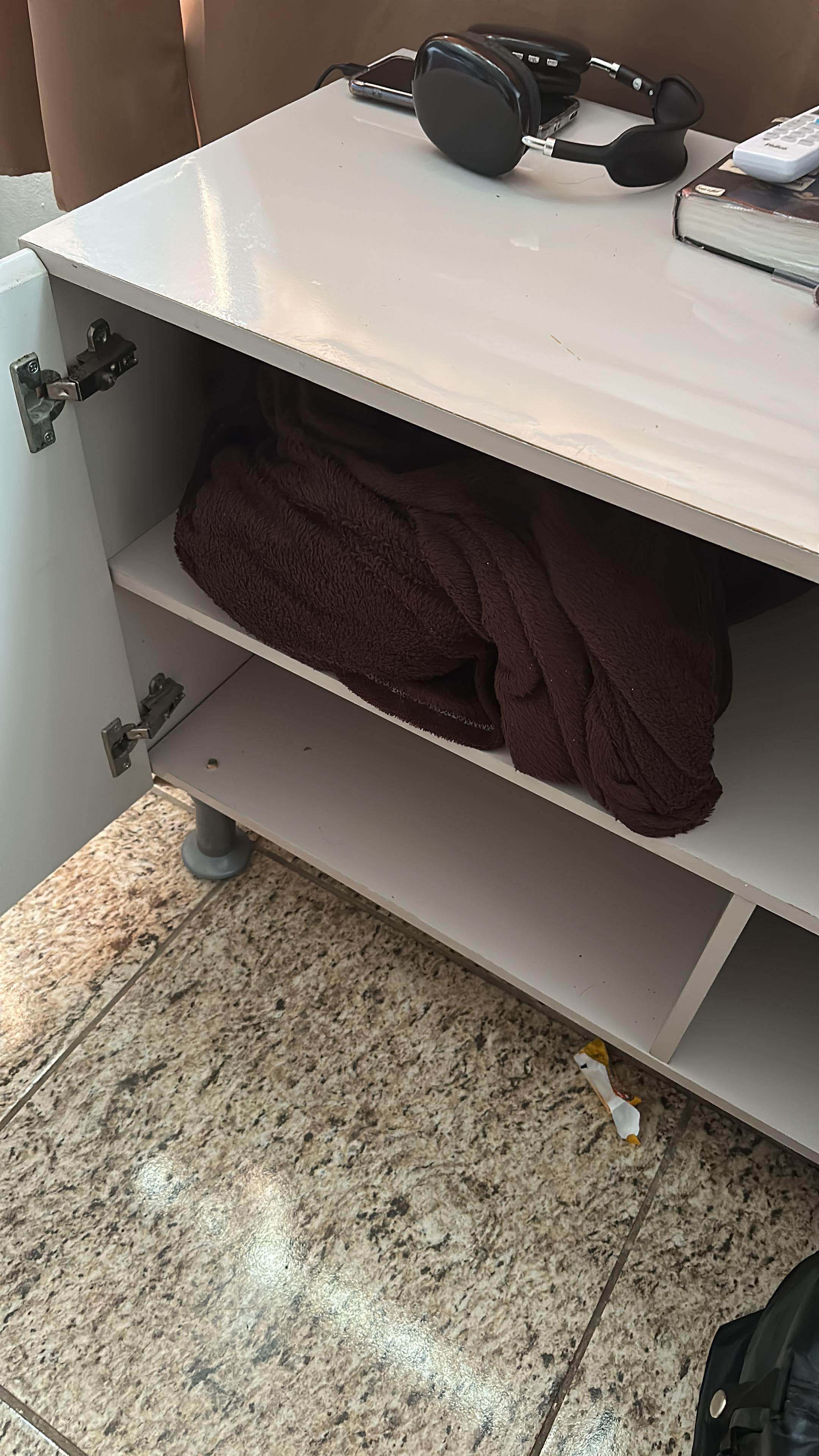 Guardei os cobertores para aguentar ficar no quarto