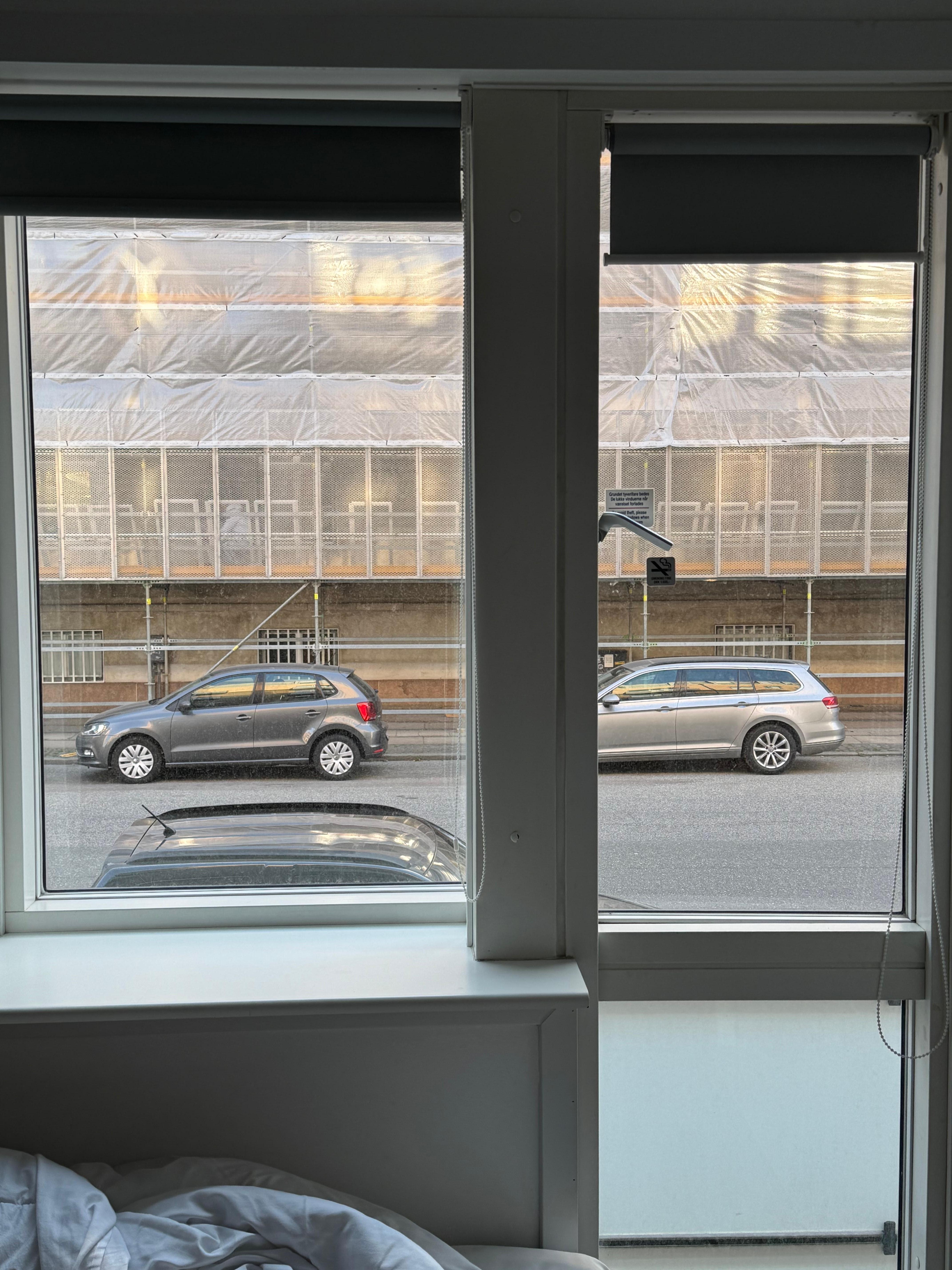 Havde værelse på stueetagen, det var lidt støjende fra gaden