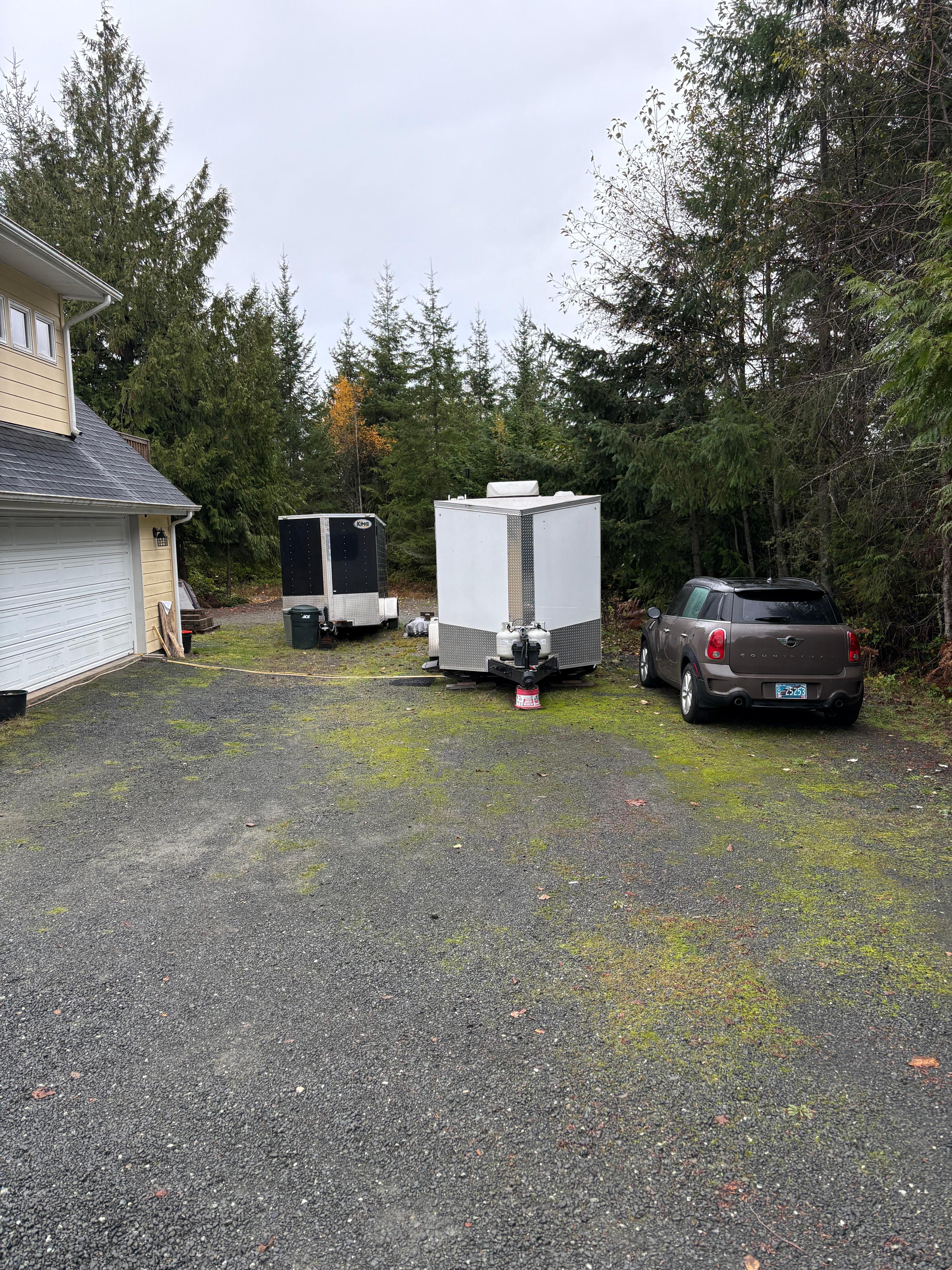 I have never driven up to an AirBnB or VRBO to see this. It looks like someone was living in the trailer. 