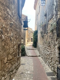 Eze