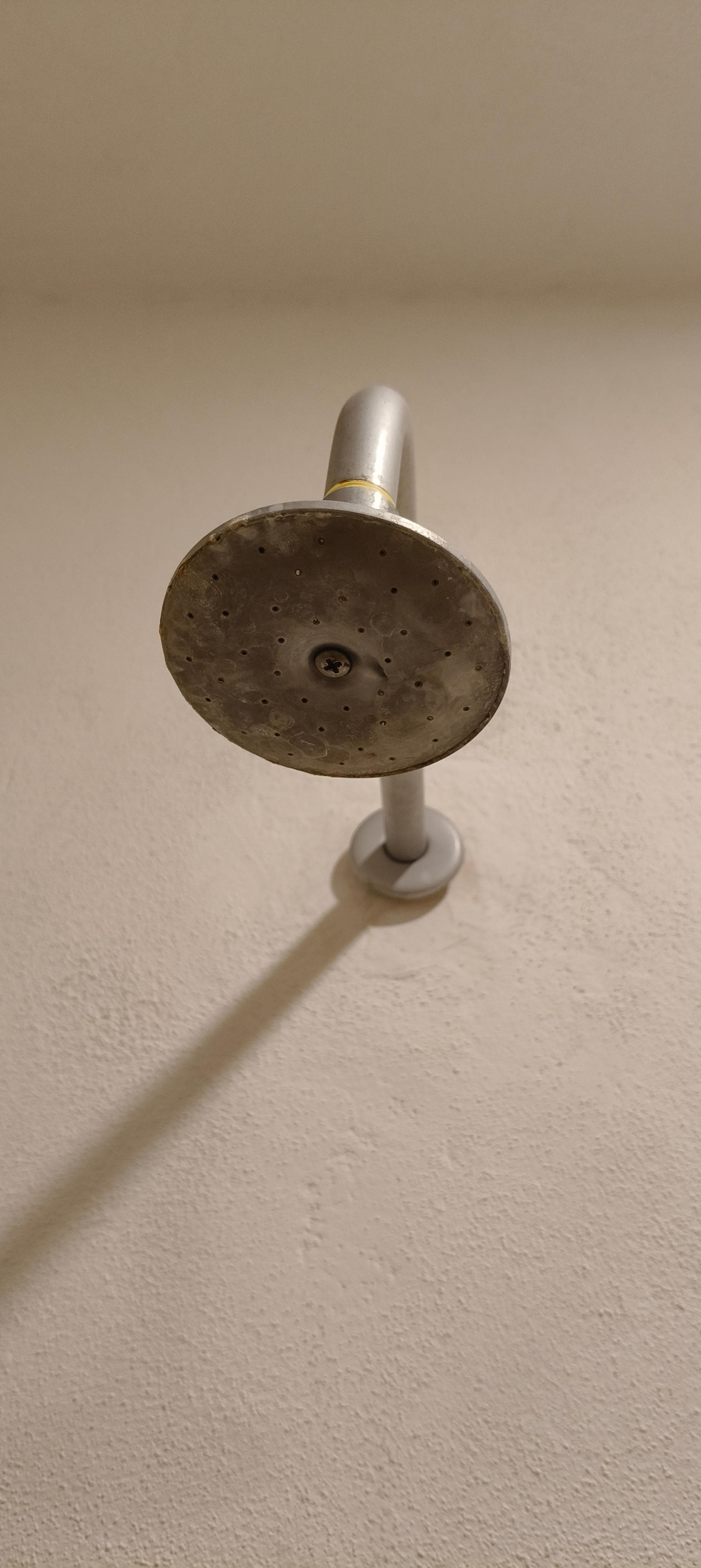 Doccia sporca,piena di calcare e rugine