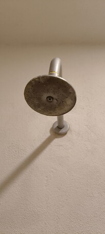 Doccia sporca,piena di calcare e rugine