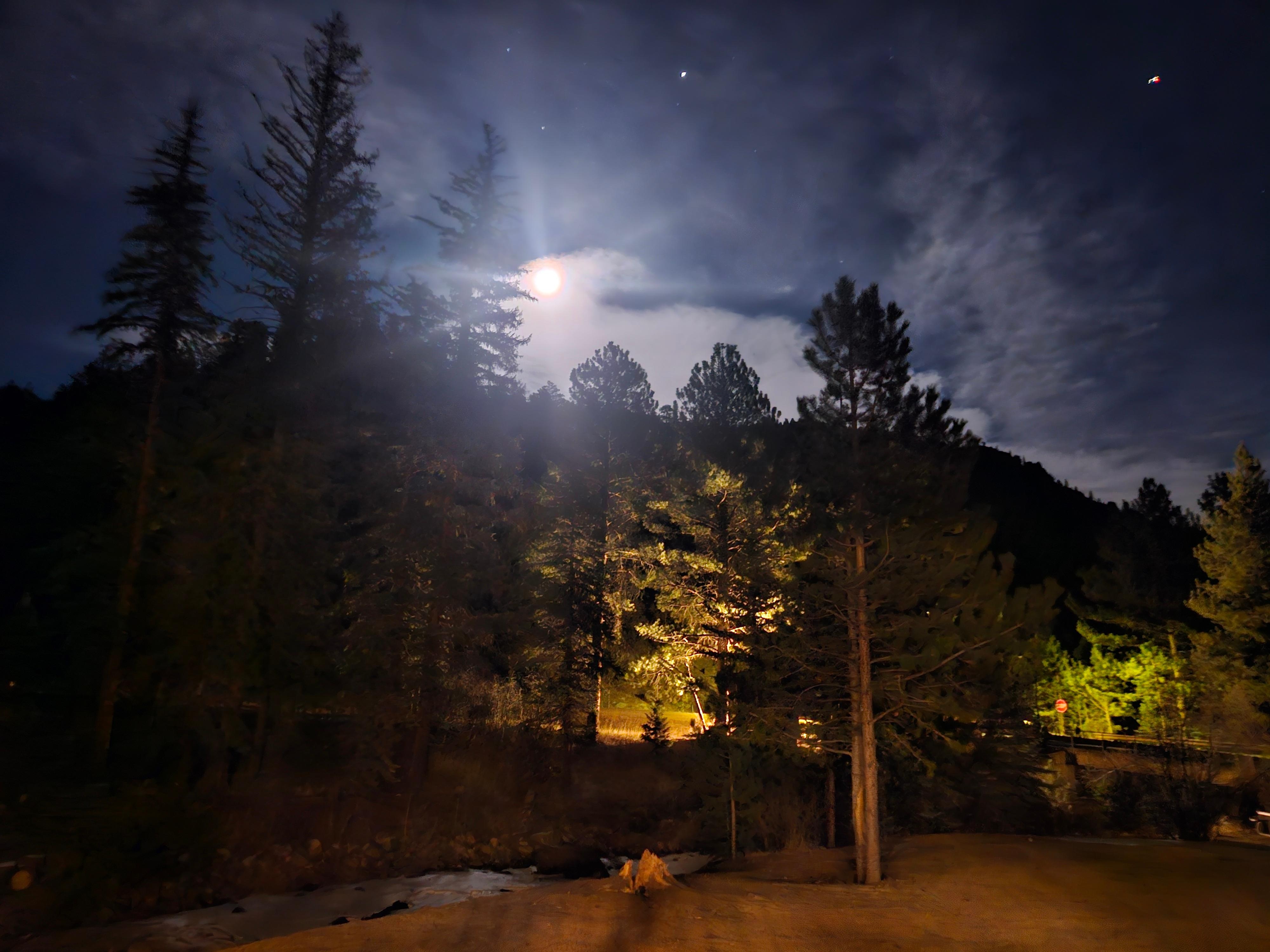 Peaceful with beautiful views! It was too cold to enjoy for long outside. The creek was frozen so we look forward to a stay in the summer when it's  warmer and we can hear the water moving freely.