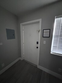 You can see the outside from the inside. The host assures me that this is now fixed.