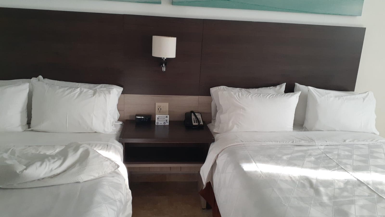 La habitación muy limpia, no me gustó que los colchones estaban super aguados