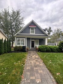 Small walk from the car to front door. Easy to navigate