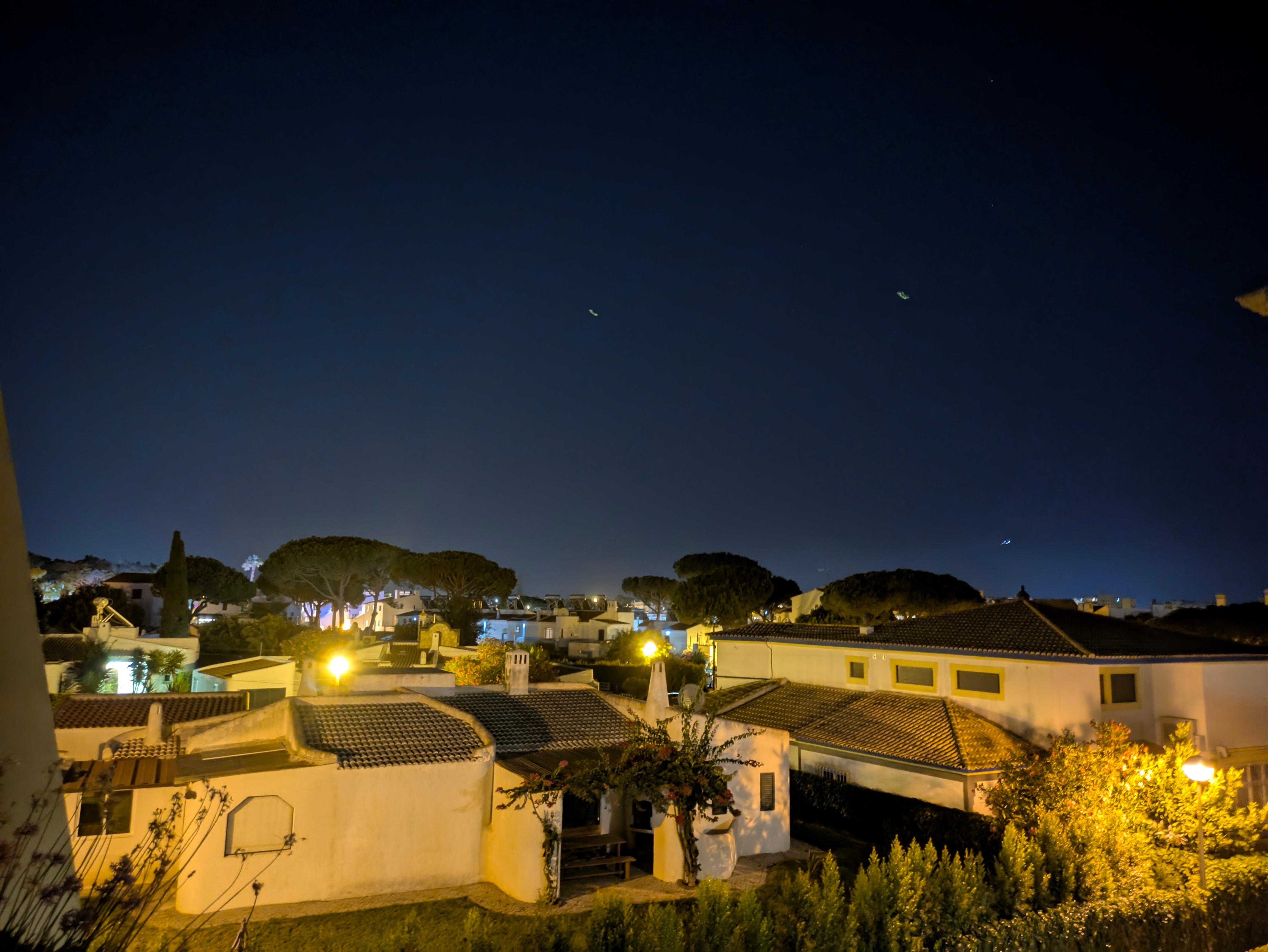 Vue de nuit de la terrasse de l'appartement 