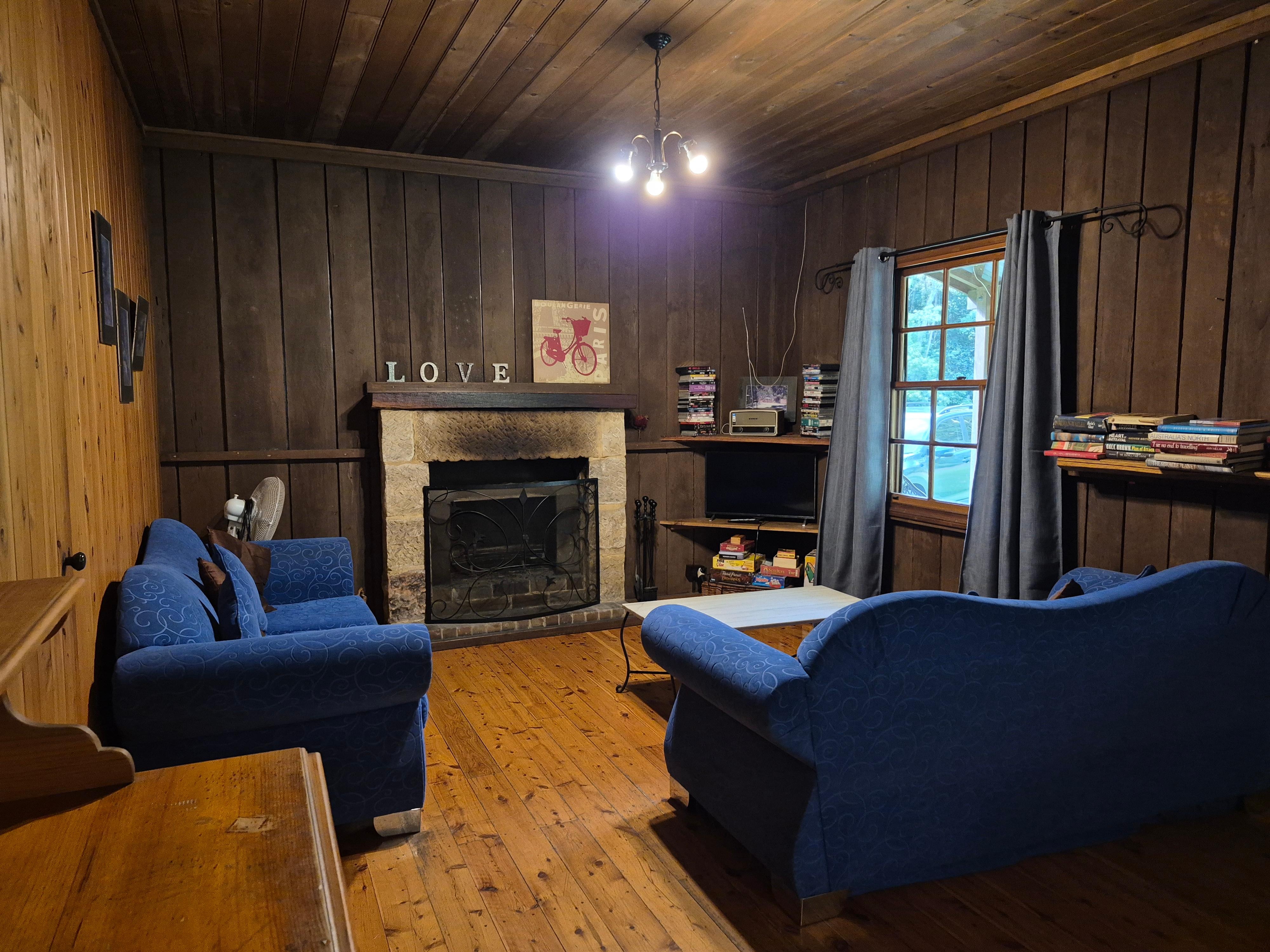 Spotless cabin upon arrival. Plenty of movies, books and games to enjoy.