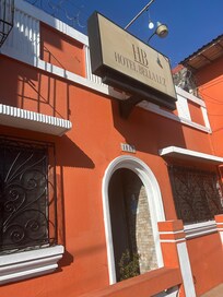 La Calle de la ubicacion es entre la 17 y 19 norte calle 3 poniente.