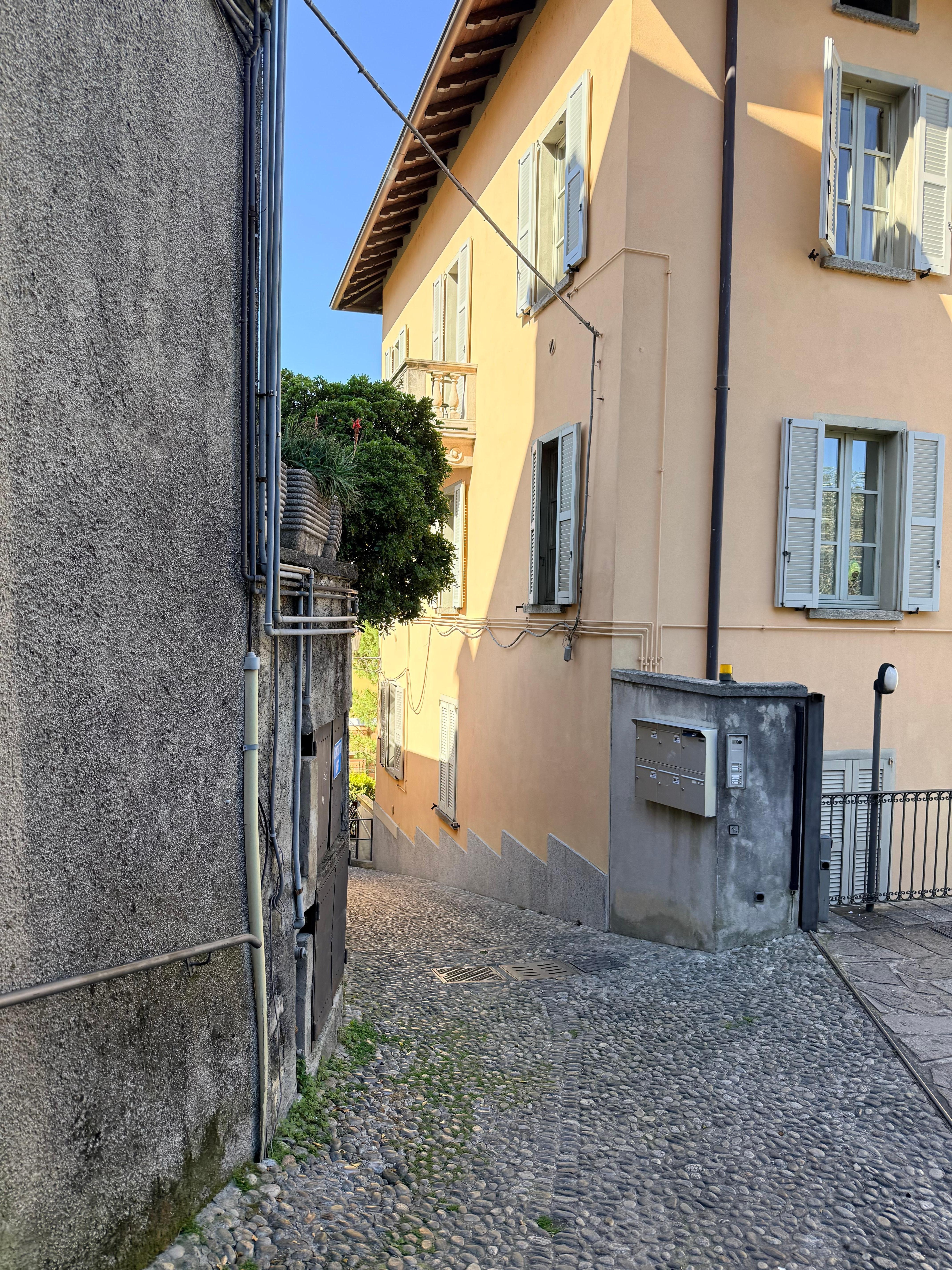 아프트 골목 -우측