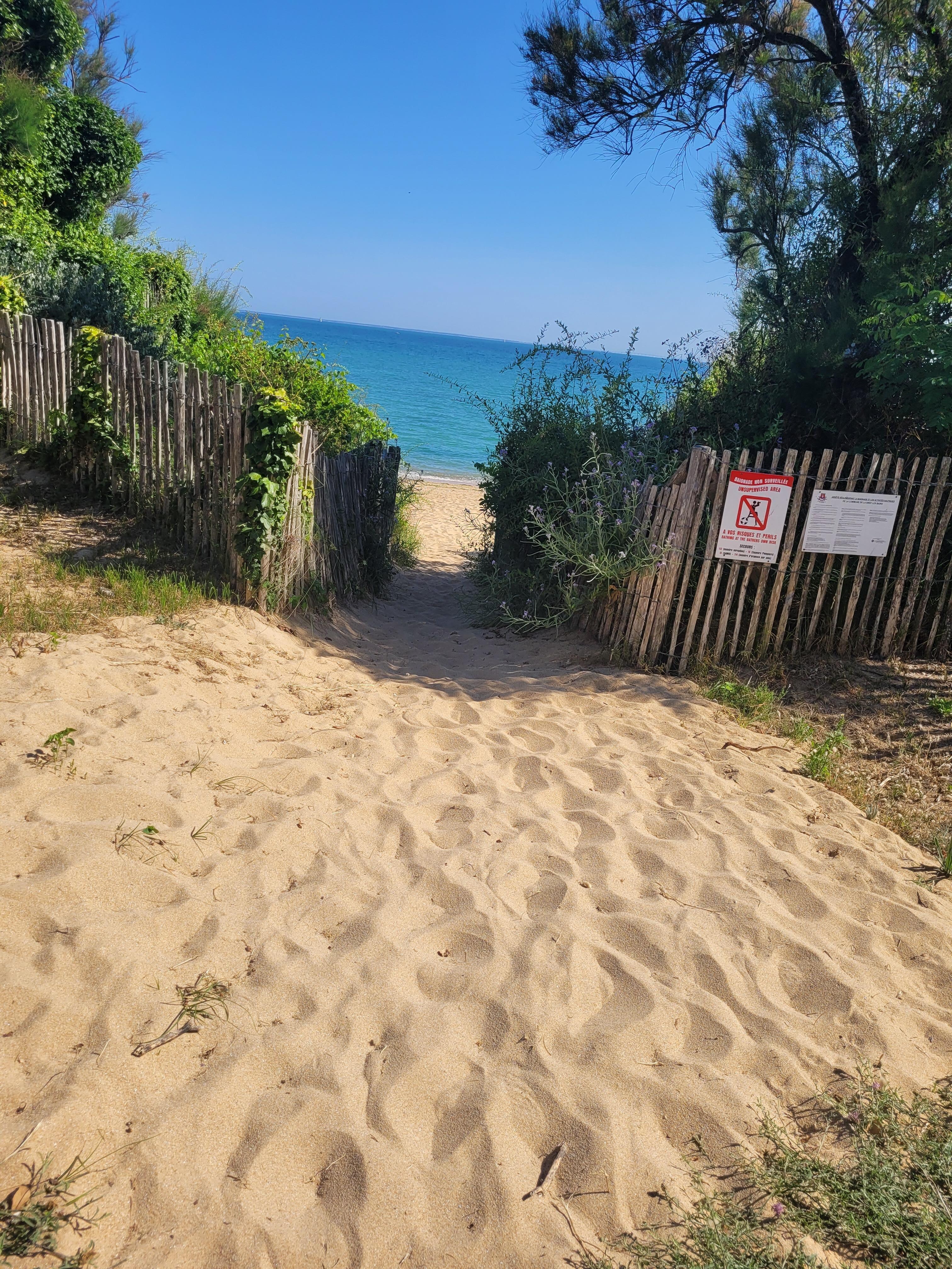 Passage pour accéder à la plage à 30m de la maison