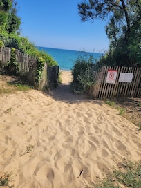 Passage pour accéder à la plage à 30m de la maison
