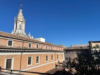 Fantastisk udsigt fra værelsets altan på 5. sal