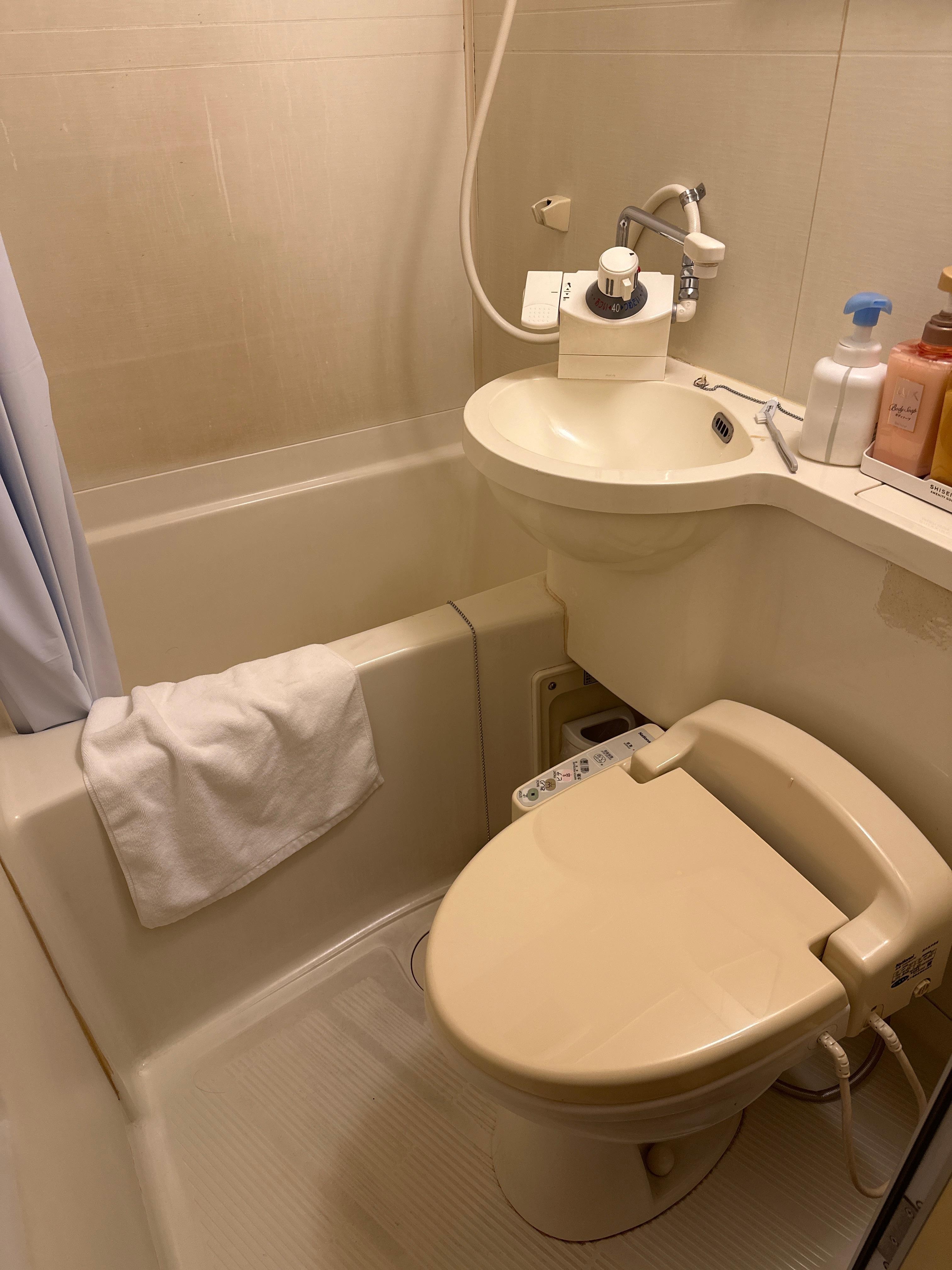 このバスルームだけで2万の部屋ではない事がわかると思います。