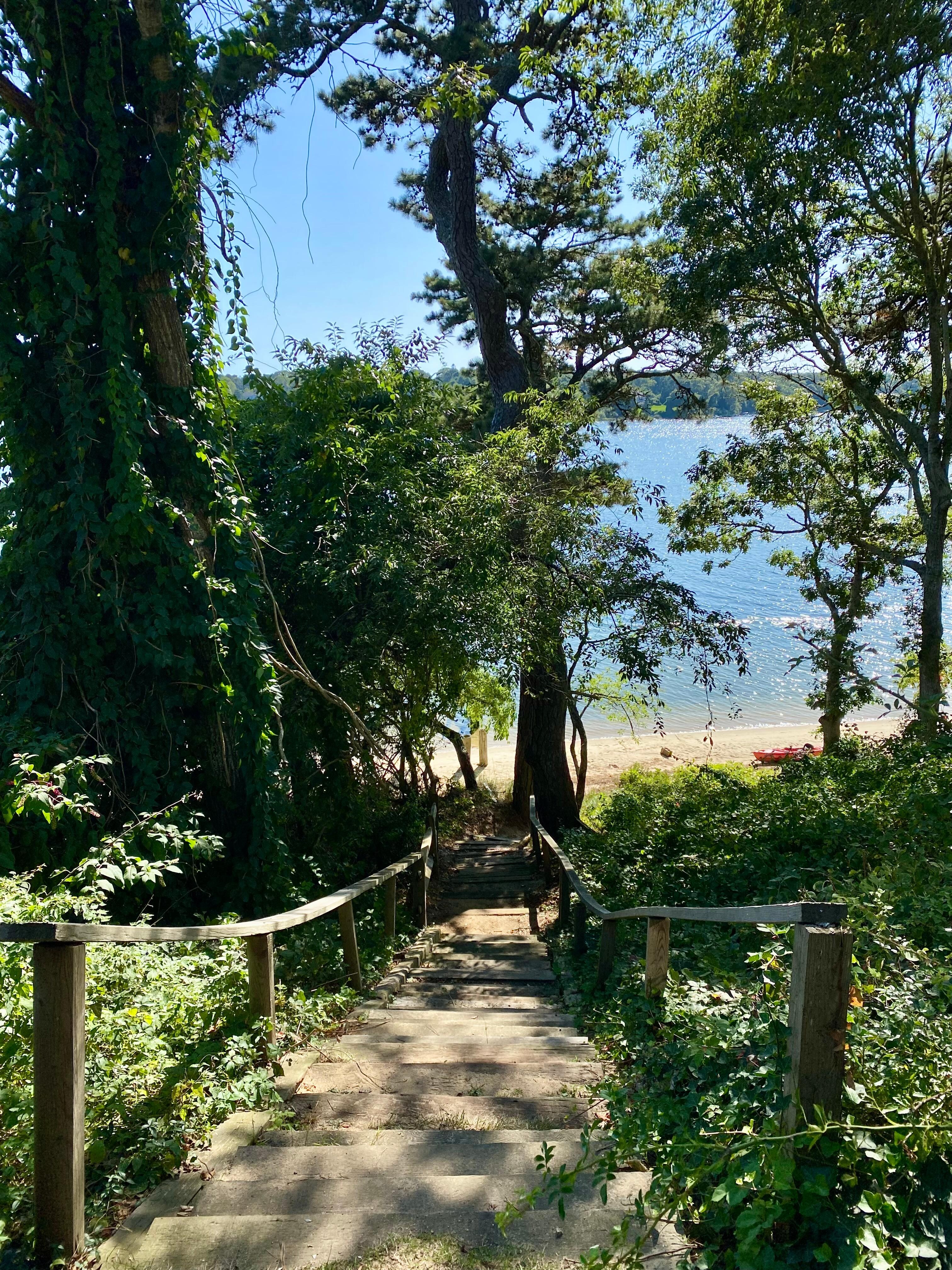 Uneven steps bring you to the beautiful beach. Watch your step!
