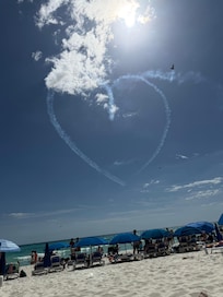 Air Force Thunder bird’s made that heart!